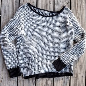 Jolt sz L fuzzy long sleeved sweater